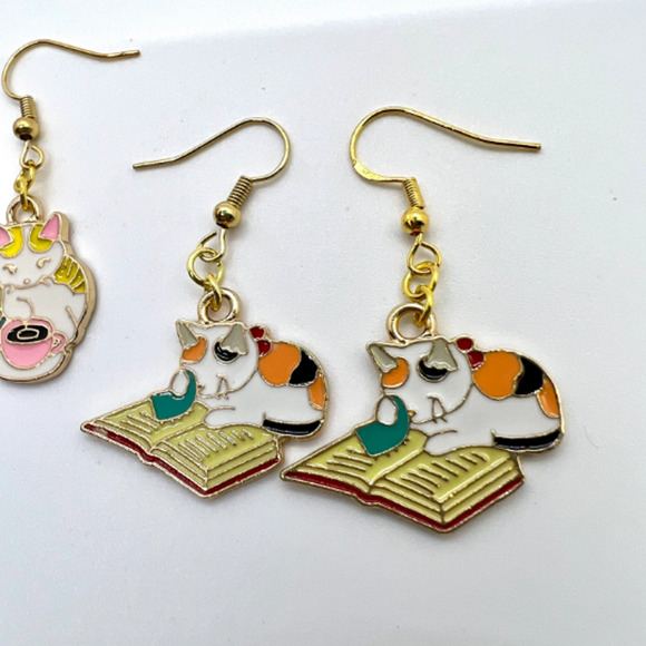 Cat Earrings - Book Lover Earrings - Librarian Earrings - Kitten Earrings - Picture 3 of 10